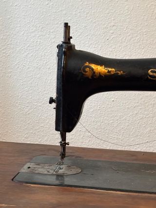 Máquina de coser SINGER antigua