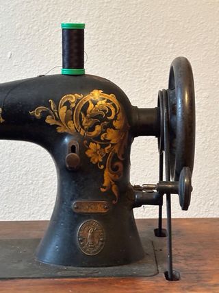 Máquina de coser SINGER antigua