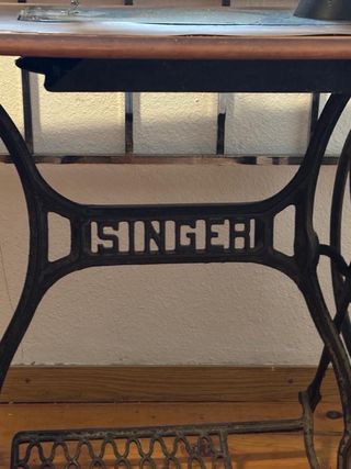 Máquina de coser SINGER antigua
