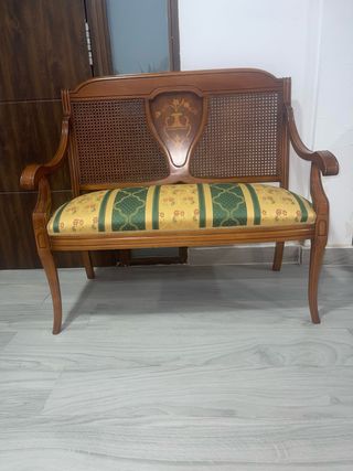 Poltrona in legno e rattan con cuscino
