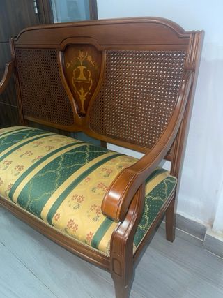 Poltrona in legno e rattan con cuscino