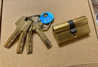 Bombín Tesa Assa Abloy con 4 llaves