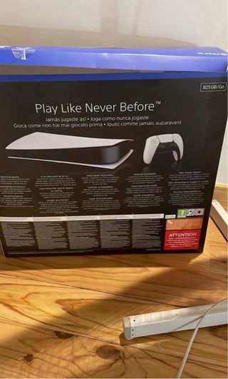 Consola PS5 825GB con cuffie Sony e senza controller
