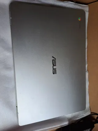Portátil ASUS Chromebook Plata