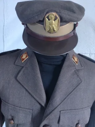 Lote militar época uniforme y gorra