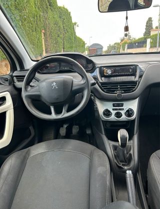 Peugeot 208 2015
