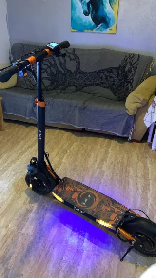 Patinete eléctrico B-MOV con luces LED