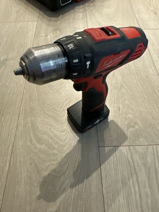 Taladro Milwaukee M12 4.0Ah + Cargador