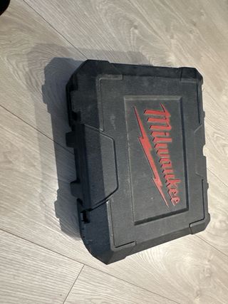 Taladro Milwaukee M12 4.0Ah + Cargador