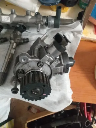 Bomba Inyección Bosch ,inyectores, raíl de presión