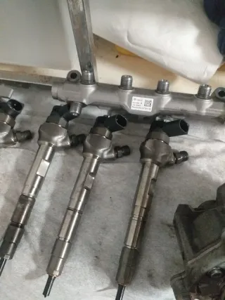 Bomba Inyección Bosch ,inyectores, raíl de presión