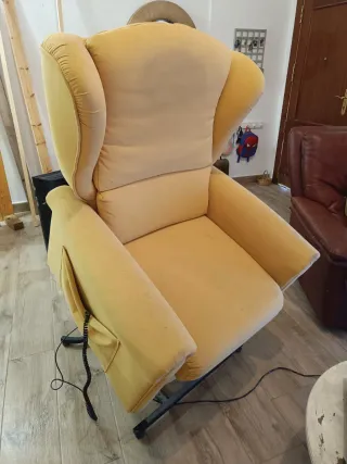 Poltrona relax motorizzata. Molto utile per anziani