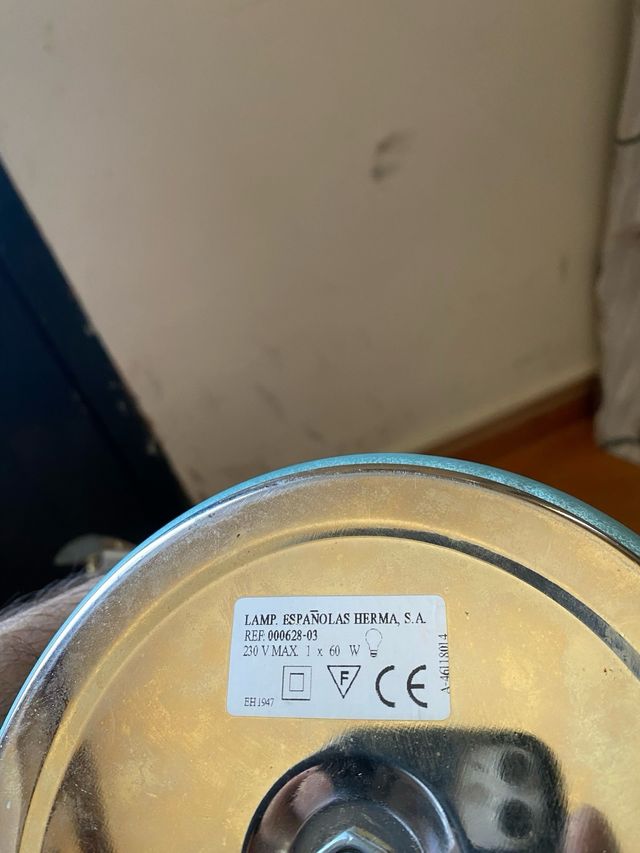 Lámparas de mesita de noche doradas y verdes