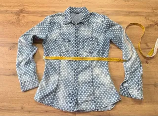 Camicia a pois blu e bianca