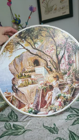 Caja decorativa vintage redonda