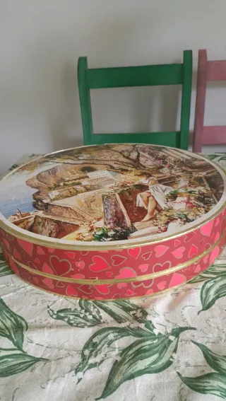 Caja decorativa vintage redonda