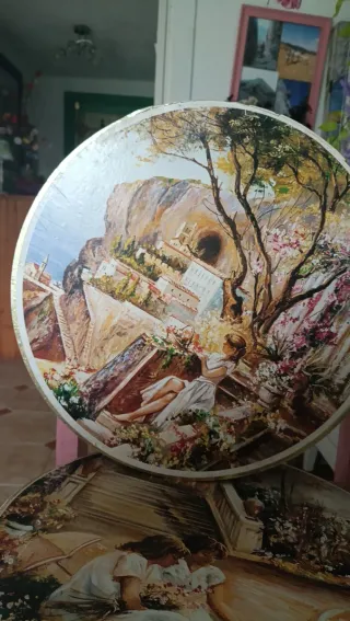 Caja decorativa vintage redonda