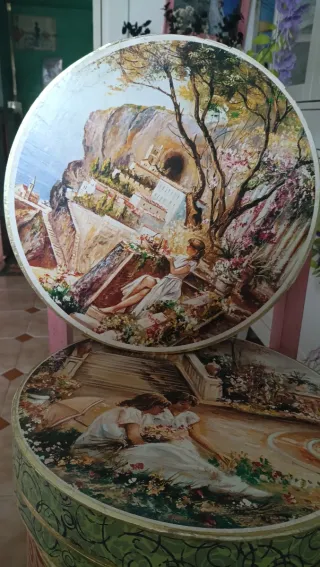 Caja decorativa vintage redonda