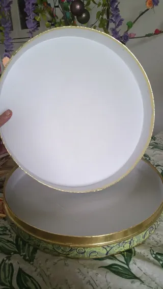 Caja decorativa vintage redonda