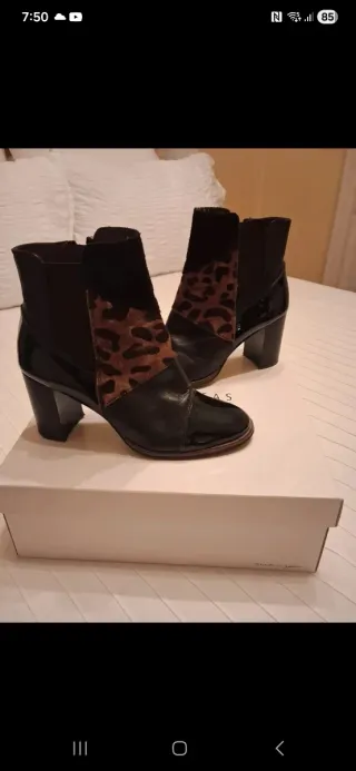 Botines Hispanitas Negros Animal Print