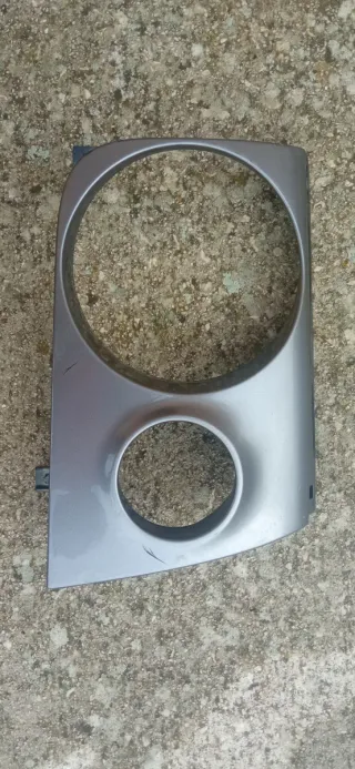 Cerquillo faro derecho Terrano 2