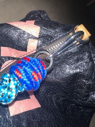 Bolsa Bimba y Lola Preta com detalhes Rosa