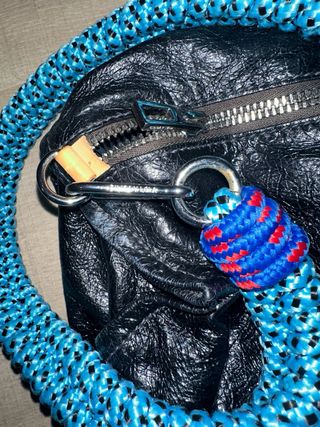 Bolsa Bimba y Lola Preta com detalhes Rosa