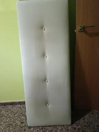 Cabezal de cama tapizado beige