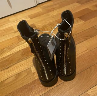 Botines Zara negros con tachuelas