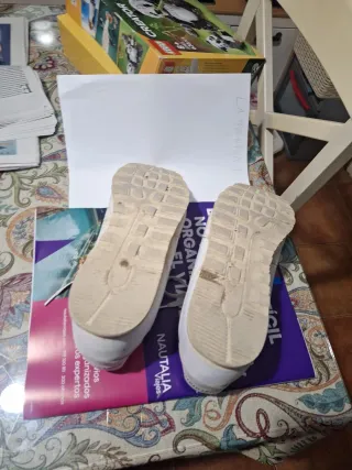 Zapatillas John Smith blancas y beige