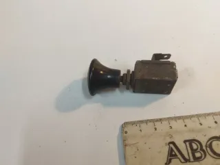 Interruptor de tirador antiguo