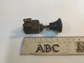 Interruptor de tirador antiguo