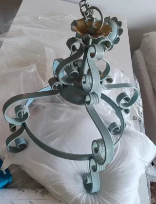 Lampadario in ferro battuto