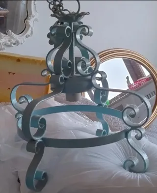 Lampadario in ferro battuto