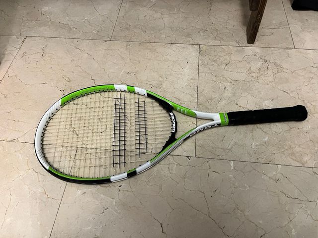 Raqueta de tenis Babolat con funda