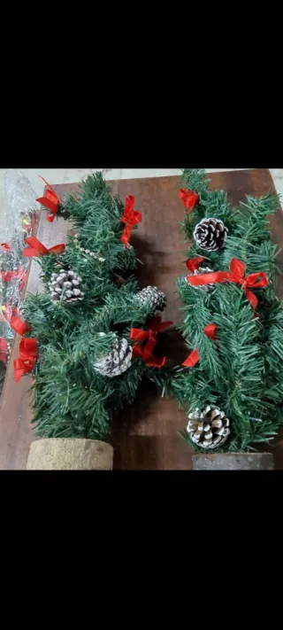 2 alberi di Natale con base in legno 42cm e 52cm