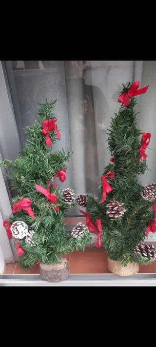 2 alberi di Natale con base in legno 42cm e 52cm