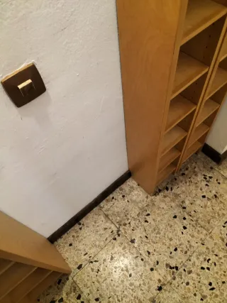 REBAJADAS Precio de las 3 estanterias de madera.