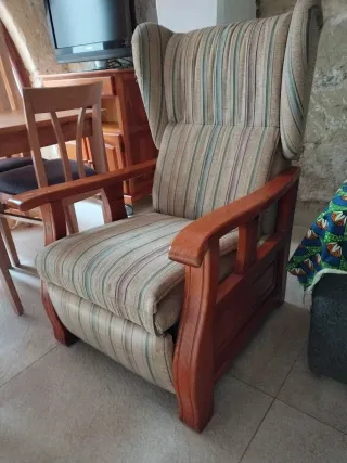 Butaca reclinable madera maciza tapizada