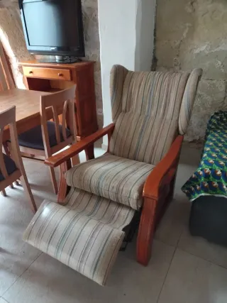 Butaca reclinable madera maciza tapizada