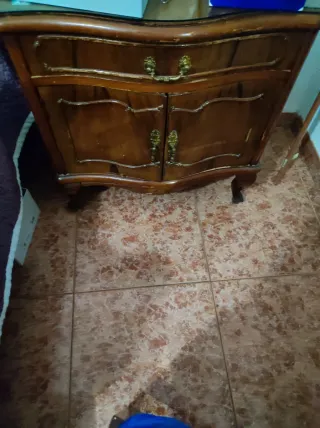 Mueble antiguo dormitorio madera y cristal