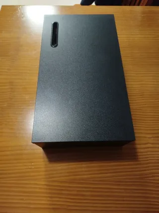 Elevador monitor negro