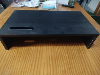 Elevador monitor negro