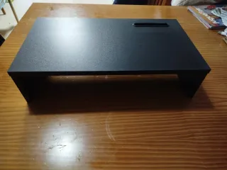 Elevador monitor negro