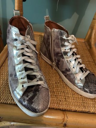 Scarpe sneakers grigie e argento