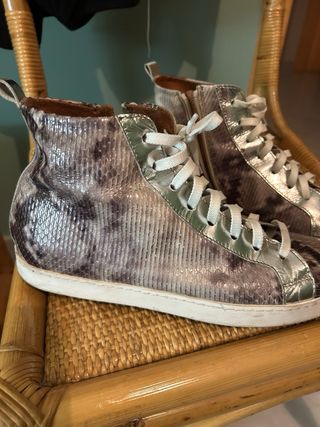 Scarpe sneakers grigie e argento