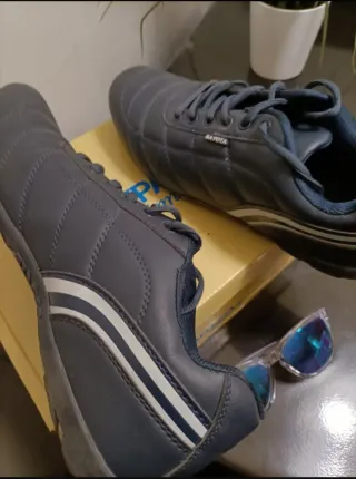 Zapatillas deportivas azules nuevas