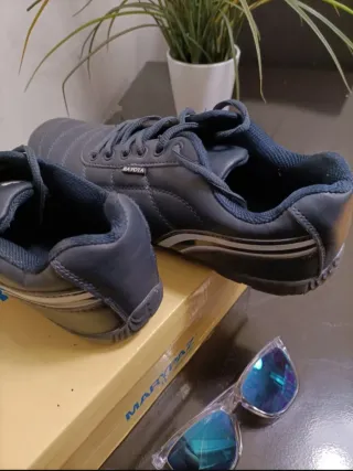 Zapatillas deportivas azules nuevas