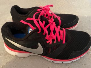 Scarpe Nike nere e rosa taglia 38