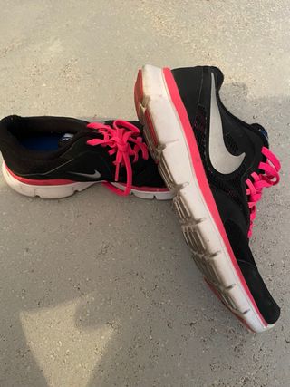 Scarpe Nike nere e rosa taglia 38